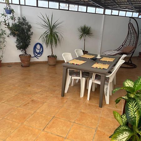 Appartement Elegant Et Climatise Au Centre Avec Terrasse - Proche Plage Et Attractions ! Tânger Exterior foto
