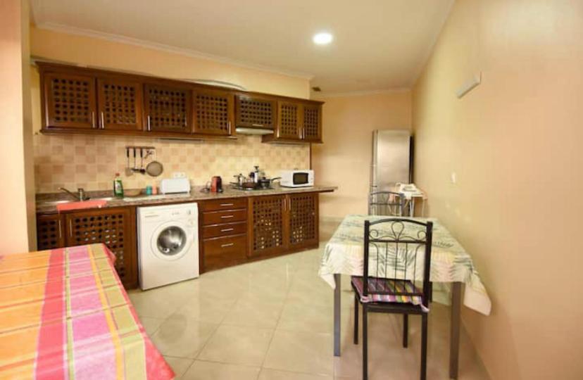 Appartement Elegant Et Climatise Au Centre Avec Terrasse - Proche Plage Et Attractions ! Tânger Exterior foto