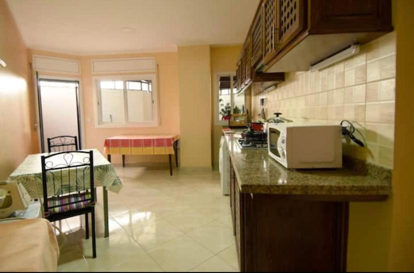 Appartement Elegant Et Climatise Au Centre Avec Terrasse - Proche Plage Et Attractions ! Tânger Exterior foto