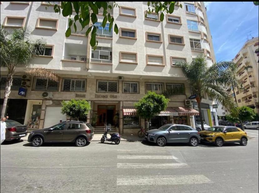 Appartement Elegant Et Climatise Au Centre Avec Terrasse - Proche Plage Et Attractions ! Tânger Exterior foto