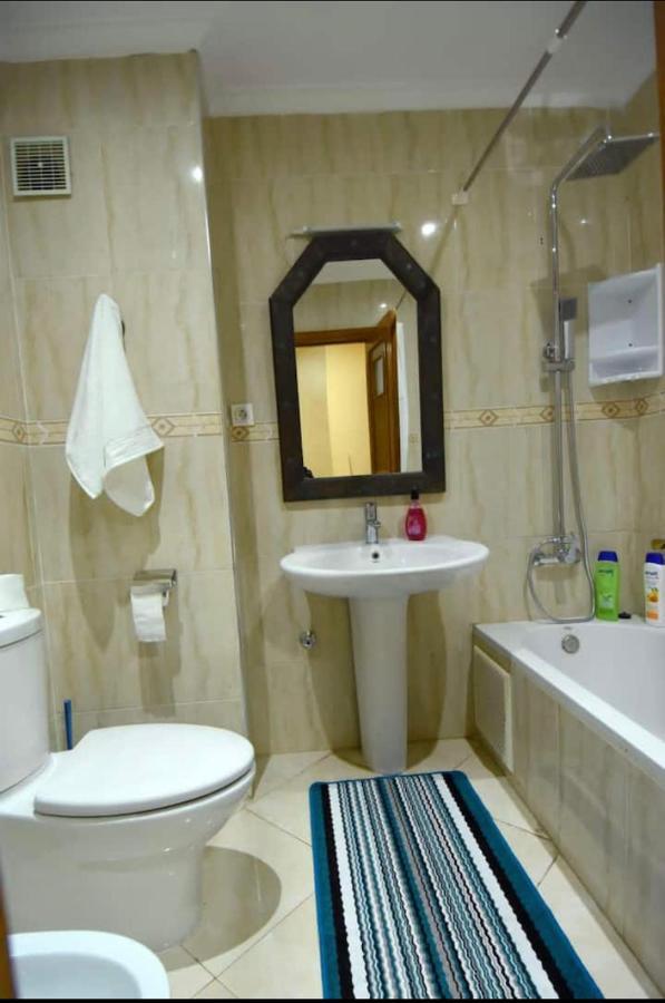 Appartement Elegant Et Climatise Au Centre Avec Terrasse - Proche Plage Et Attractions ! Tânger Exterior foto